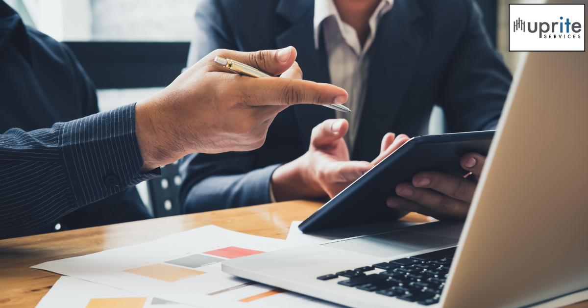 Business team planning how to change managed service provider in Texas